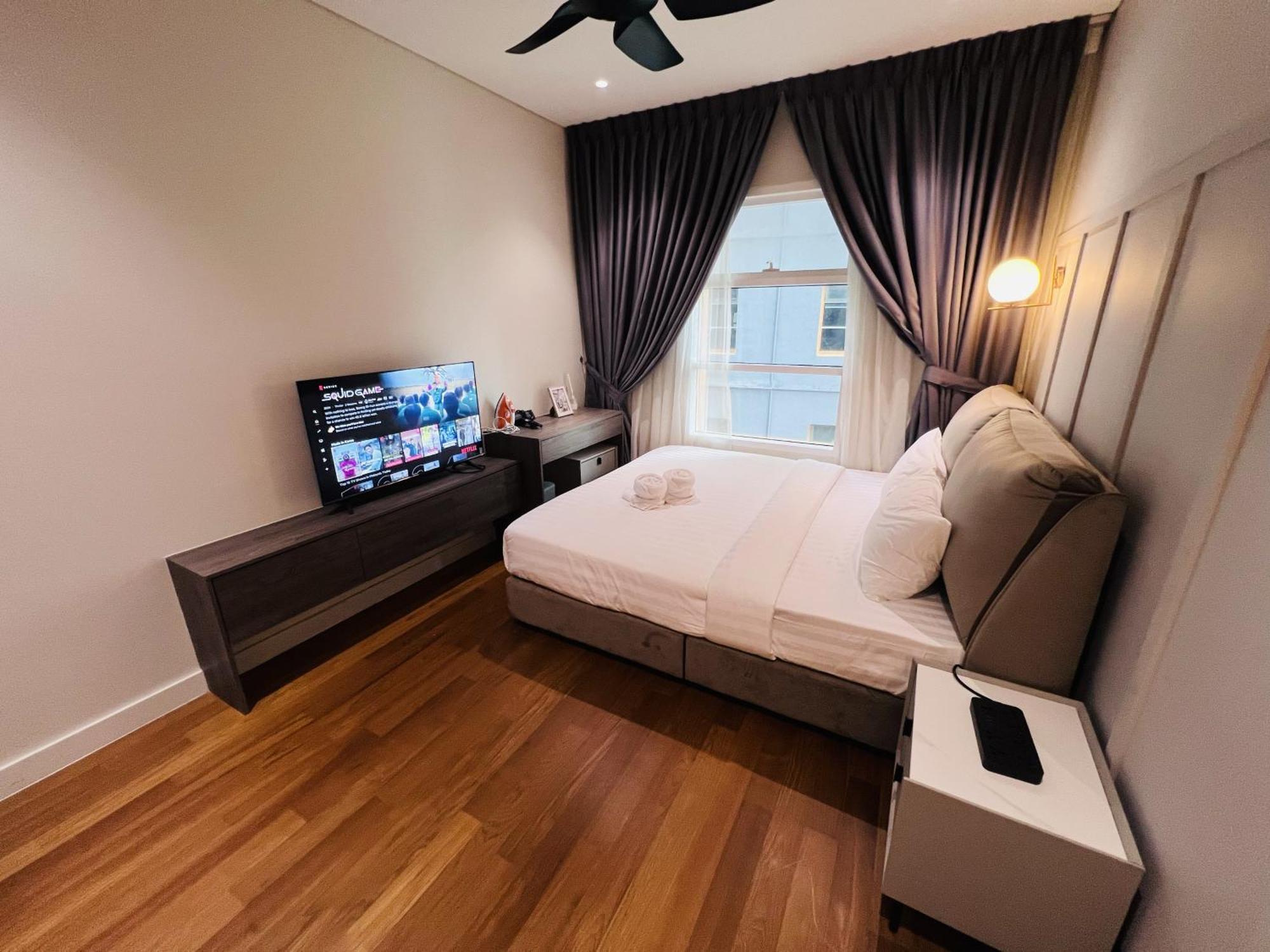 Sky Suites At Klcc By Mitstay — Photos 1